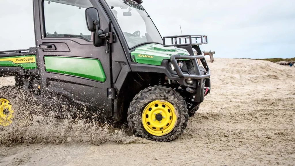 Beach worker desktop 1024x576